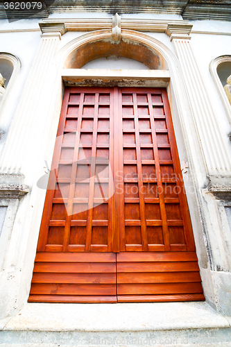 Image of wall door in italy  