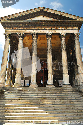 Image of Roman temple in Nimes France