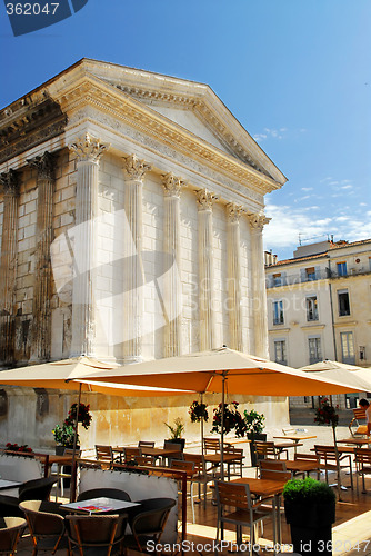 Image of Roman temple in Nimes France