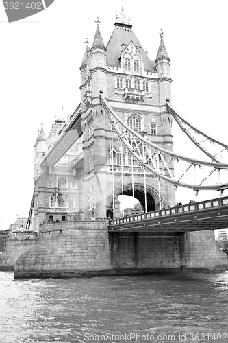 Image of london tower in england old bridge and the cloudy sky