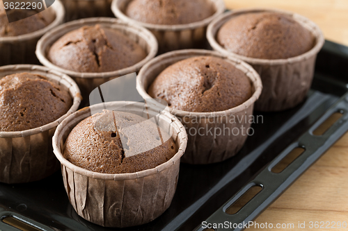 Image of Muffin with chocolate sauce