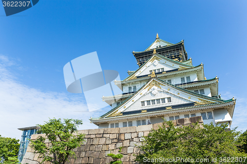 Image of Osaka Castle with clear blue sky