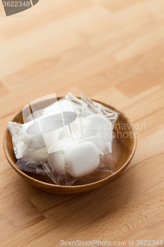 Image of Marshmallow in wooden bowl