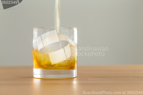 Image of Whiskey flow in a glass