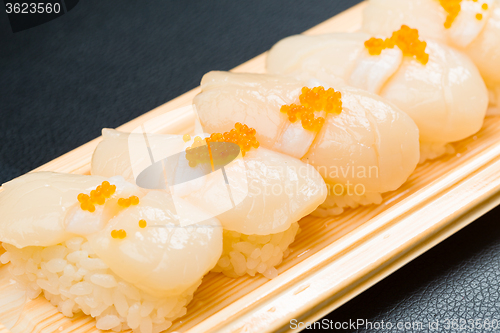 Image of Scallop sushi in box