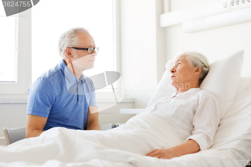 Image of senior couple meeting at hospital ward