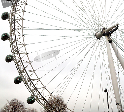 Image of london eye in the spring sky and white clouds