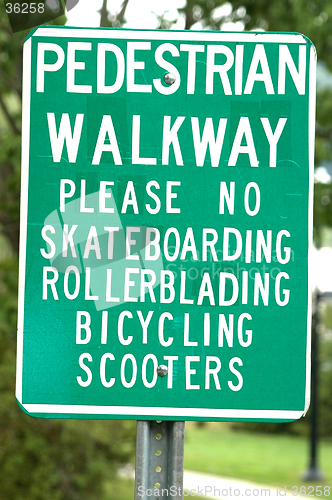 Image of no skateboarding sign