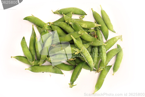 Image of green pea isolated
