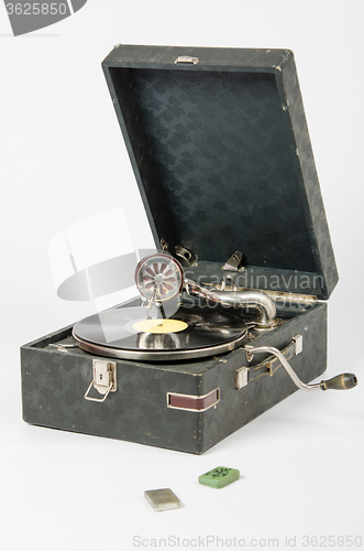 Image of General view of the gramophone, lie next to the box with the gramophone needles