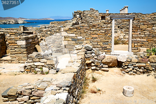 Image of famous   in delos greece the door