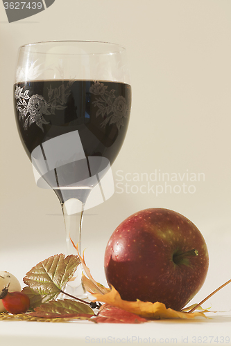 Image of red wine and apple