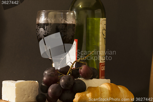 Image of wine and cheese