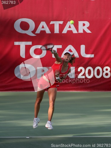 Image of Shahar Peer serves in Qatar Arabia