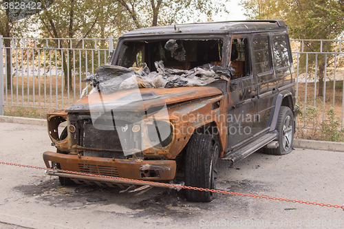 Image of Front view of the burned large SUV