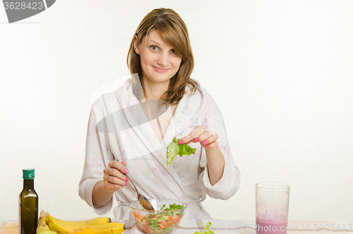 Image of Surprised young girl found in a vegetarian salad leaf green nedorezanny