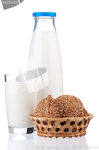 Image of Milk with oat cookies