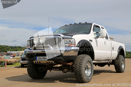 Image of White Ford F250 Super Duty Pickup Truck