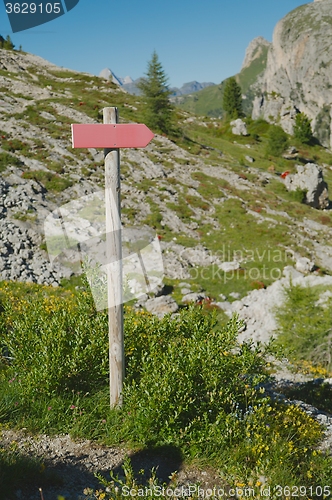 Image of Direction sing on a trail