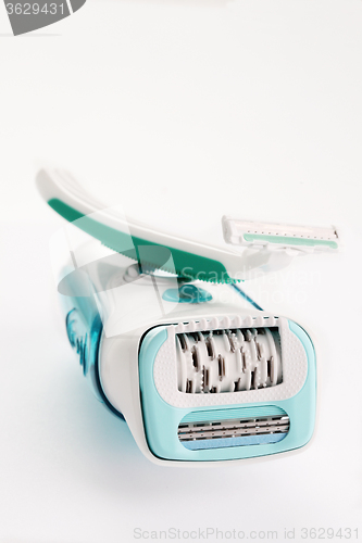 Image of depilator and razor