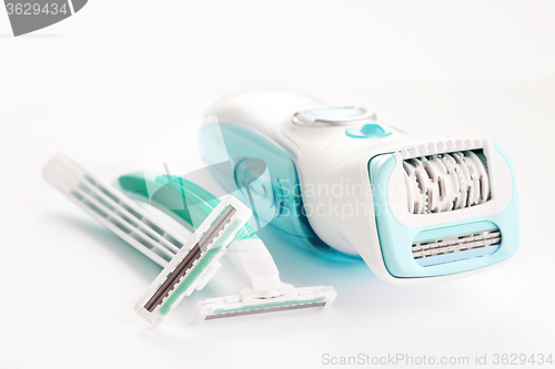 Image of depilator and razor