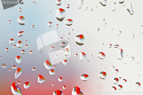 Image of water droplets