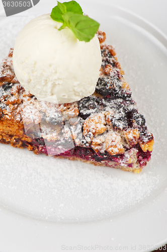 Image of Crumble pie with black currants 