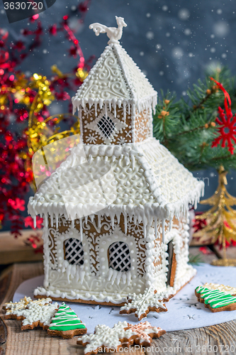Image of Christmas gingerbread house.