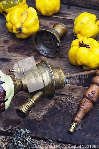 Image of Hookah and quince.