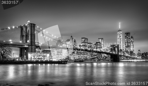 Image of Brooklyn bridge at dusk, New York City.