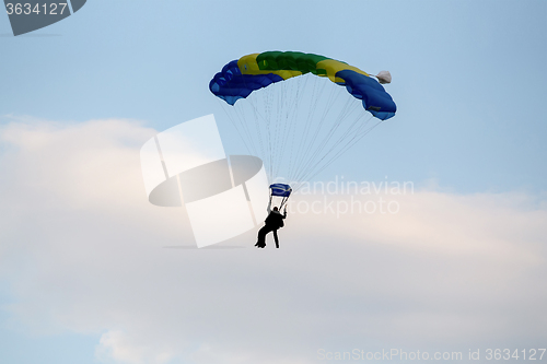 Image of unidentified skydivers, parachutist