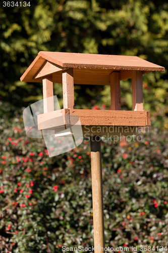 Image of simple bird feeder