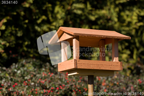 Image of simple bird feeder