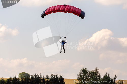 Image of unidentified skydivers, parachutist