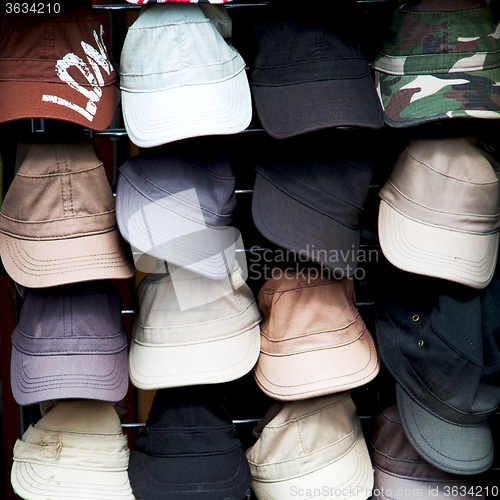 Image of in london old red hat    and black  the  fashion shop