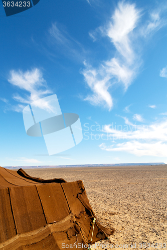 Image of tent in  the desert 