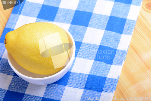 Image of ripe lemons on a white plate