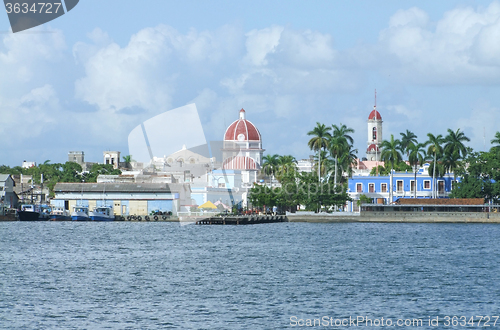 Image of waterside scenery around Cienfuegos