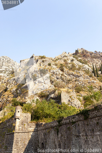 Image of ruins of the fortress  