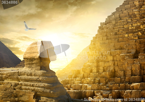 Image of Great sphinx and pyramids