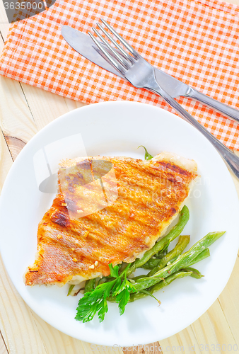 Image of fried fish with green beans