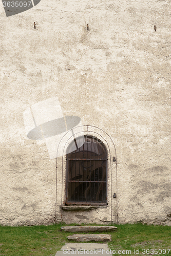 Image of arch with window