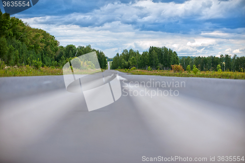 Image of empty countryside road