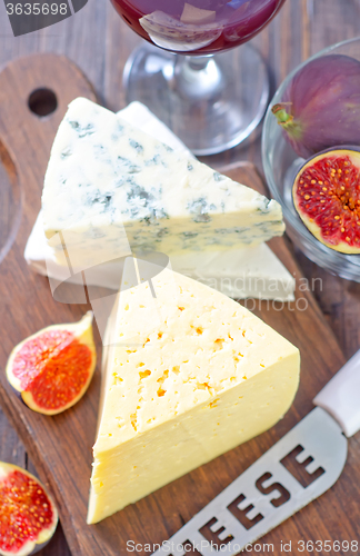 Image of cheese and figs