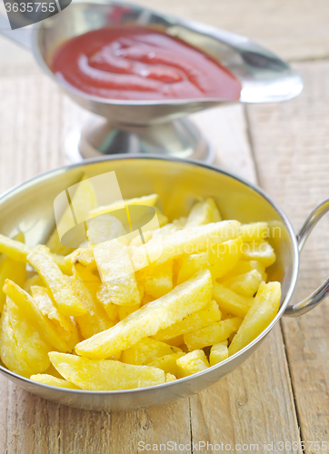 Image of potato with tomato sauce