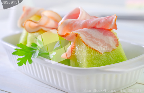 Image of melon with ham