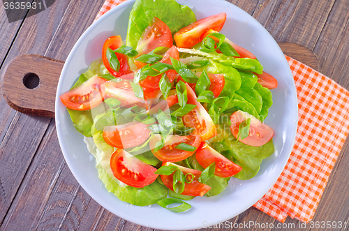 Image of salad with tomato