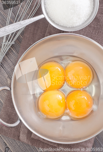 Image of yolks and sugar