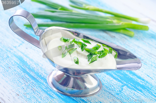 Image of sour cream with onion