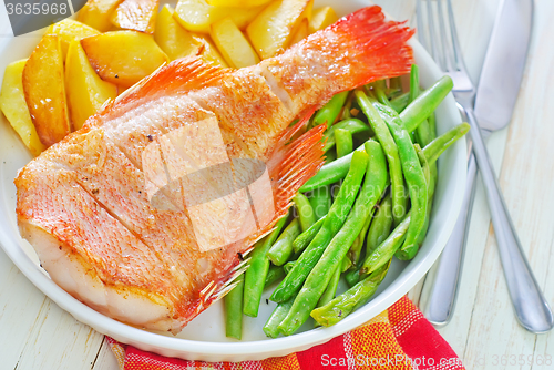 Image of fried fish, potato and green beans